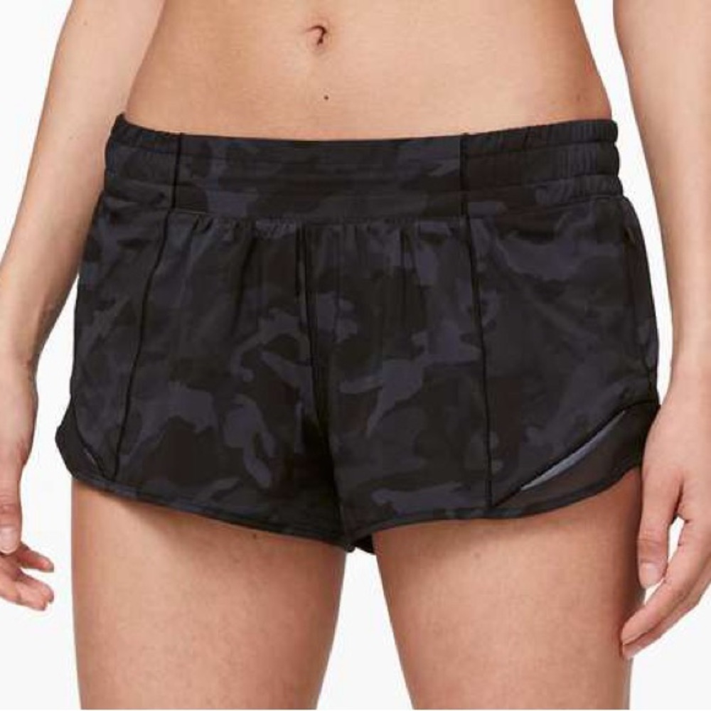 Lululemon Hotty Hot Low-Rise Lined Short 2.5"